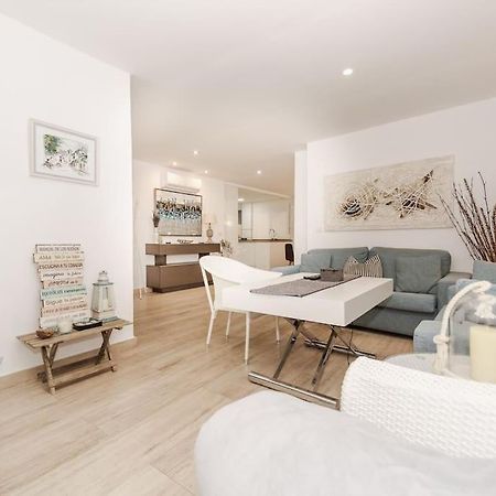 Modern First Line Apartment อัลมูเญการ์ ภายนอก รูปภาพ