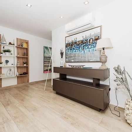Modern First Line Apartment อัลมูเญการ์ ภายนอก รูปภาพ