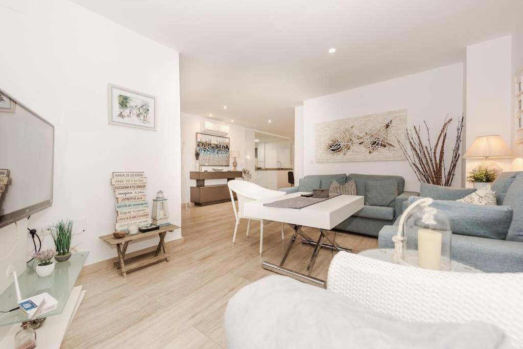 Modern First Line Apartment อัลมูเญการ์ ภายนอก รูปภาพ