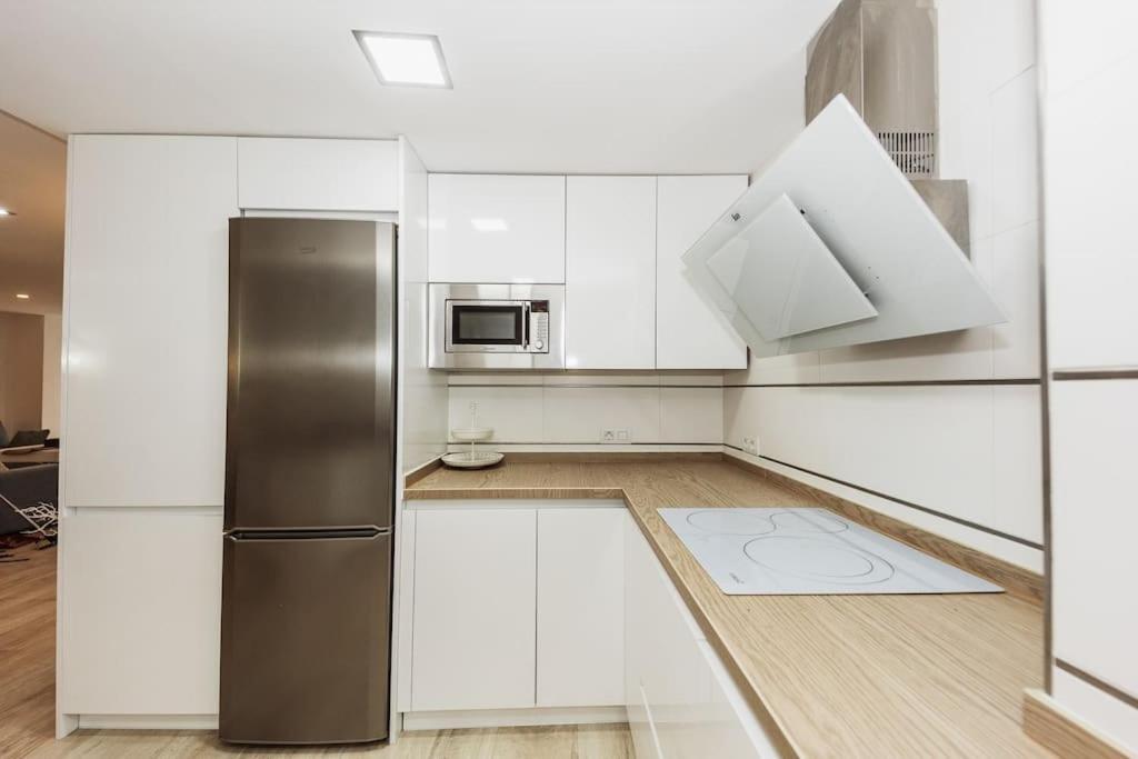 Modern First Line Apartment อัลมูเญการ์ ภายนอก รูปภาพ
