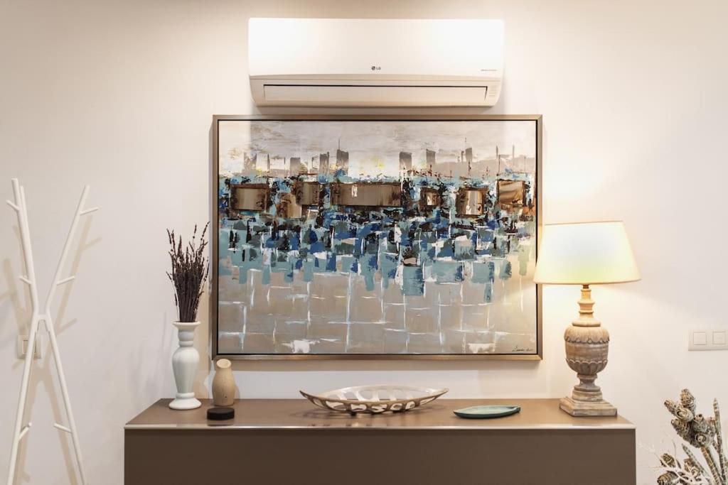 Modern First Line Apartment อัลมูเญการ์ ภายนอก รูปภาพ