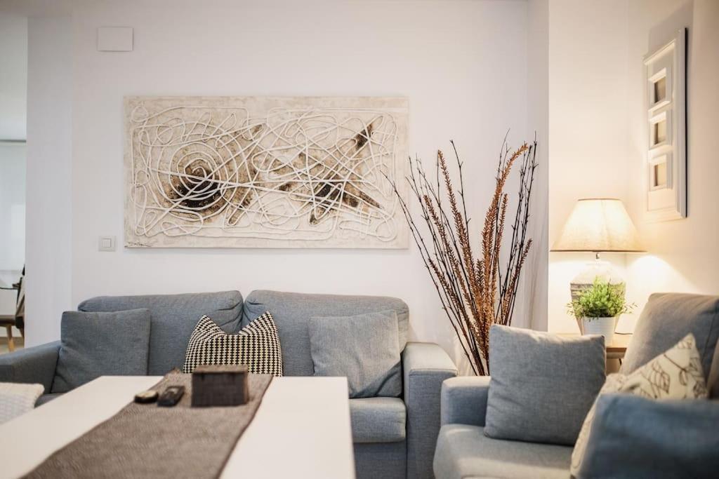 Modern First Line Apartment อัลมูเญการ์ ภายนอก รูปภาพ