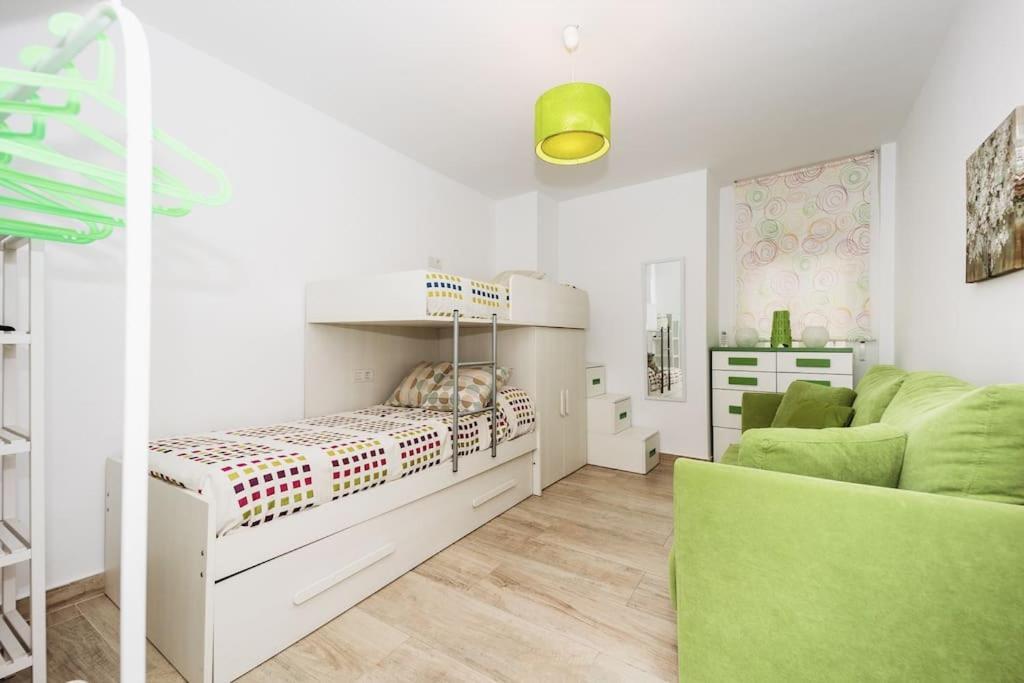 Modern First Line Apartment อัลมูเญการ์ ภายนอก รูปภาพ