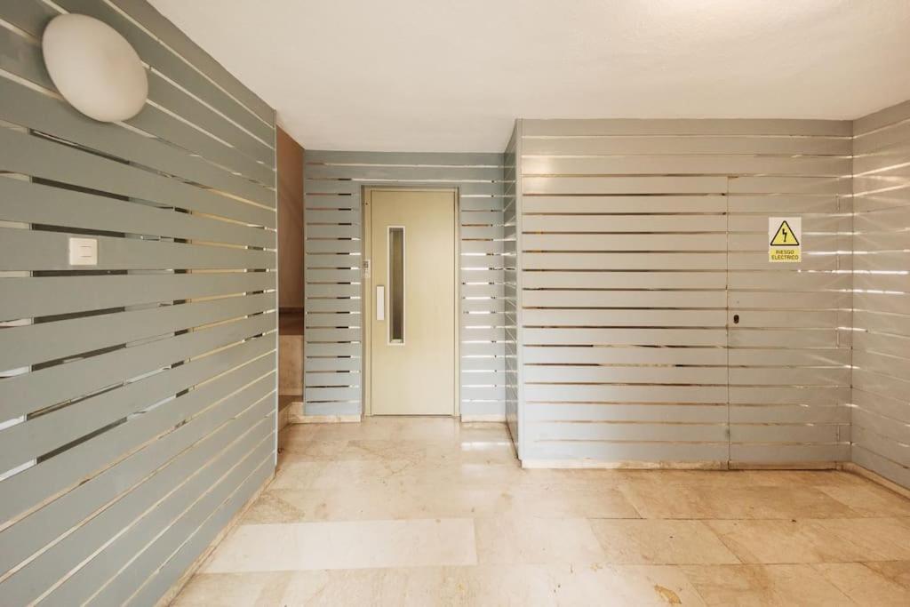 Modern First Line Apartment อัลมูเญการ์ ภายนอก รูปภาพ