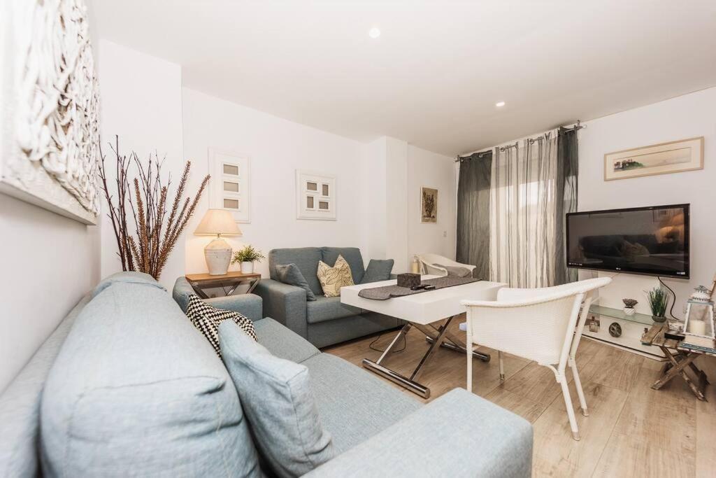Modern First Line Apartment อัลมูเญการ์ ภายนอก รูปภาพ