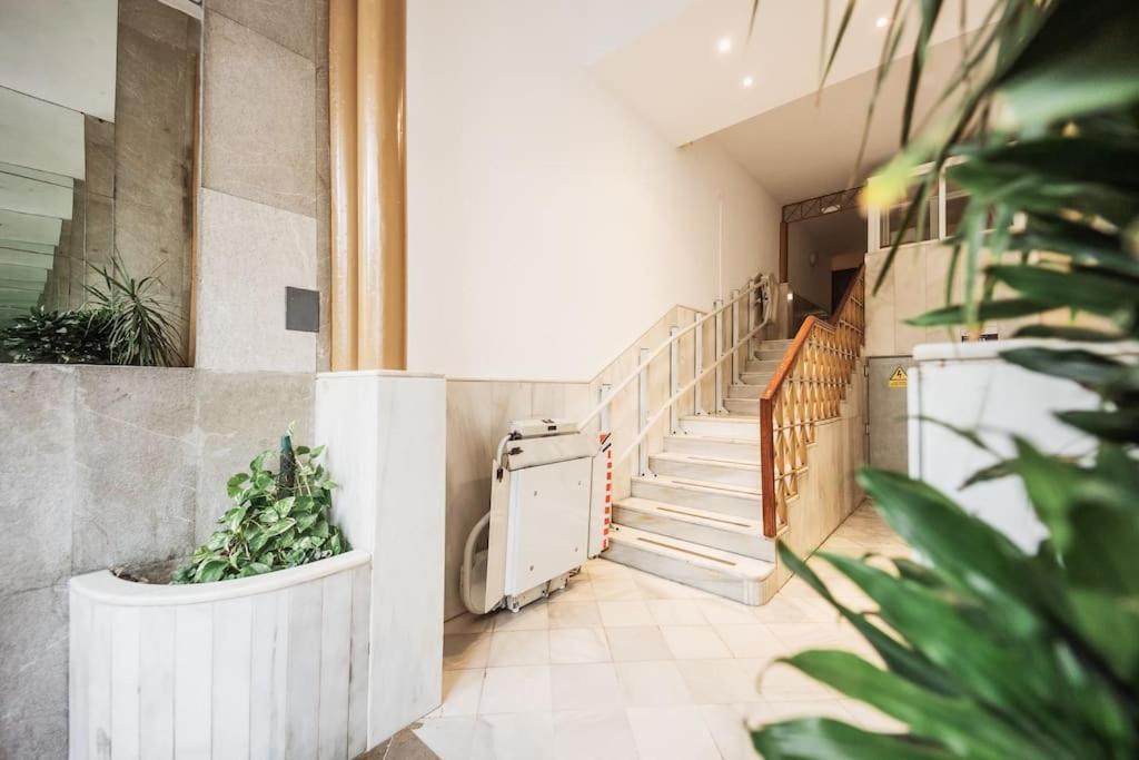 Modern First Line Apartment อัลมูเญการ์ ภายนอก รูปภาพ