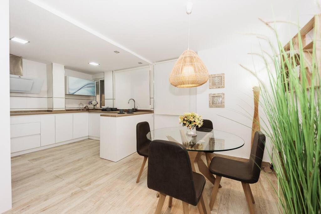 Modern First Line Apartment อัลมูเญการ์ ภายนอก รูปภาพ