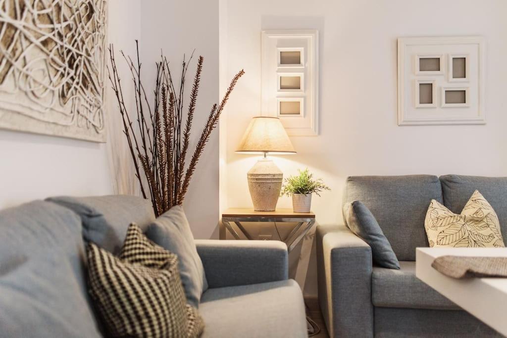 Modern First Line Apartment อัลมูเญการ์ ภายนอก รูปภาพ